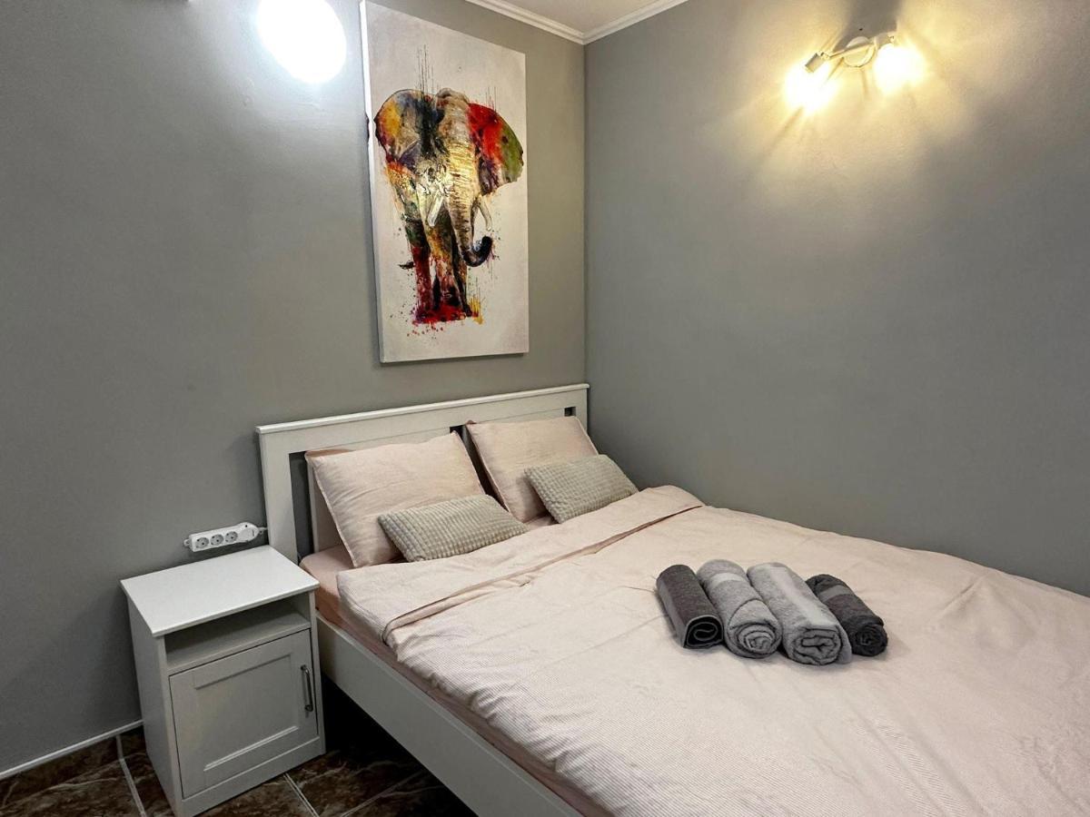 One Room Apartment Decebal Bucureşti Exterior foto
